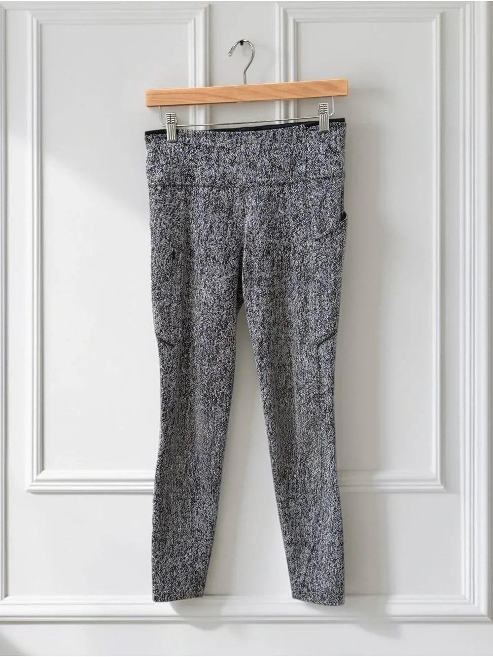 Lululemon Women’s Black Gray White Leggings w Side Pocket! Size 6